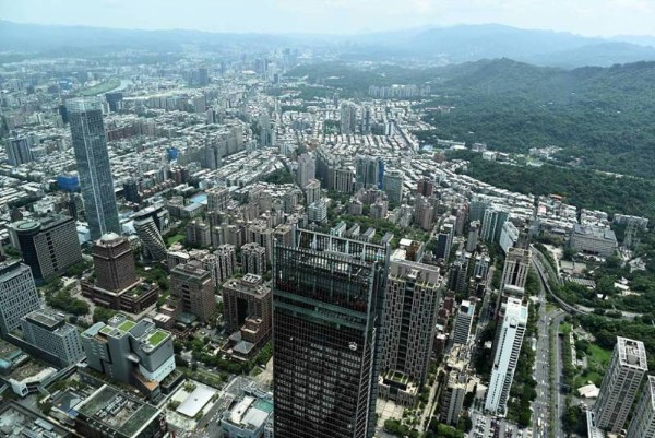 台北7月房市回溫、南港年增152%？別被數字騙了：真正的訊號在價不在量