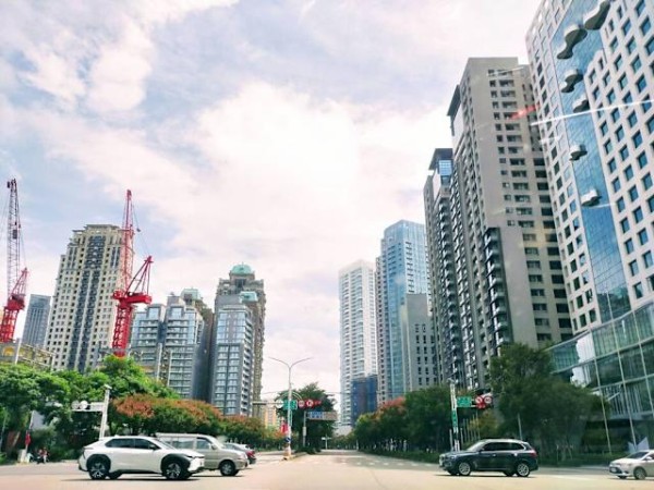 「十大創高價區翻倍漲」其實是統計錯覺？創高的是新案均價，不是你的房子