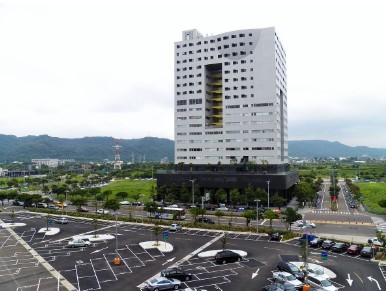 商辦真的成了新寵？2026 數據：正逢供給高峰，市場已從「房東」轉「房客」