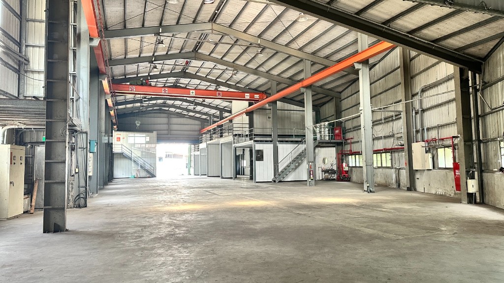 土城稀缺獨立廠區挑高天車廠房現場照片 3