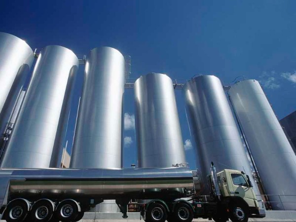 東鹼、國化、材料-KY獲利亮眼！2025化工產業回溫背後的三大關鍵