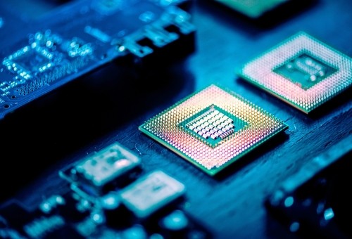 CPU 短缺重擊全球產線：當「有錢也買不到貨」成為科技業的新日常