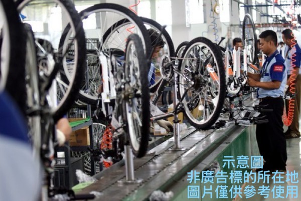 E-bike 成為救命稻草？當開車太貴，這類車款正悄悄接管通勤市場